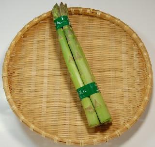 グリーンアスパラ 2Lサイズ 1束(3~4本) 150g位で 1束620円