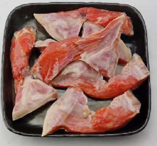 紅鮭かま(塩) 500ｇ ４切～６切入り