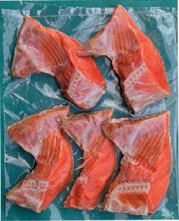 紅鮭かま(塩) 500ｇ ４切～６切入り